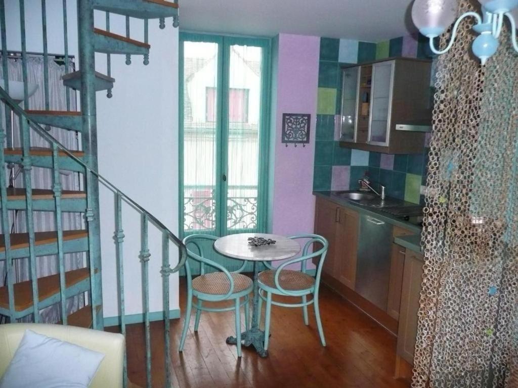 Gite Milly - 2 Studios En Coeur De Ville Zewnętrze zdjęcie